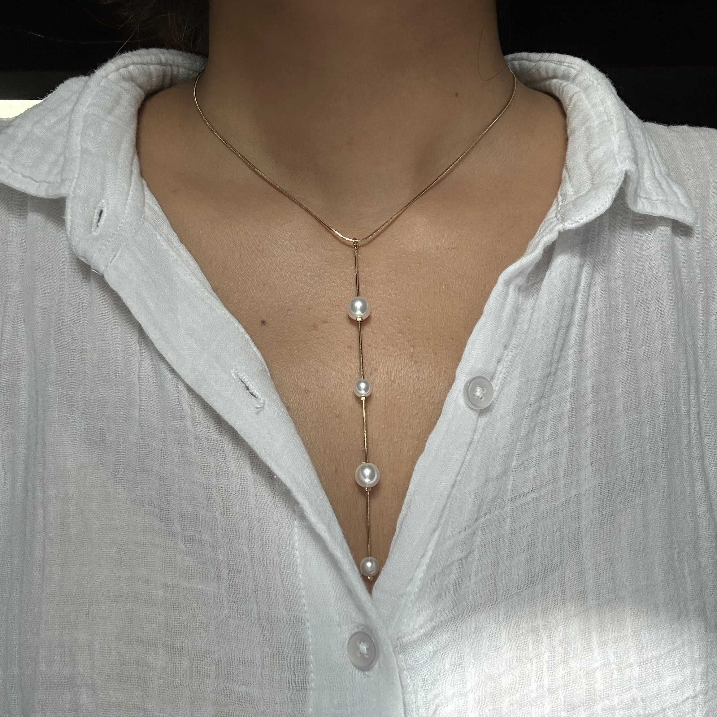 Linear Pearl Necklace