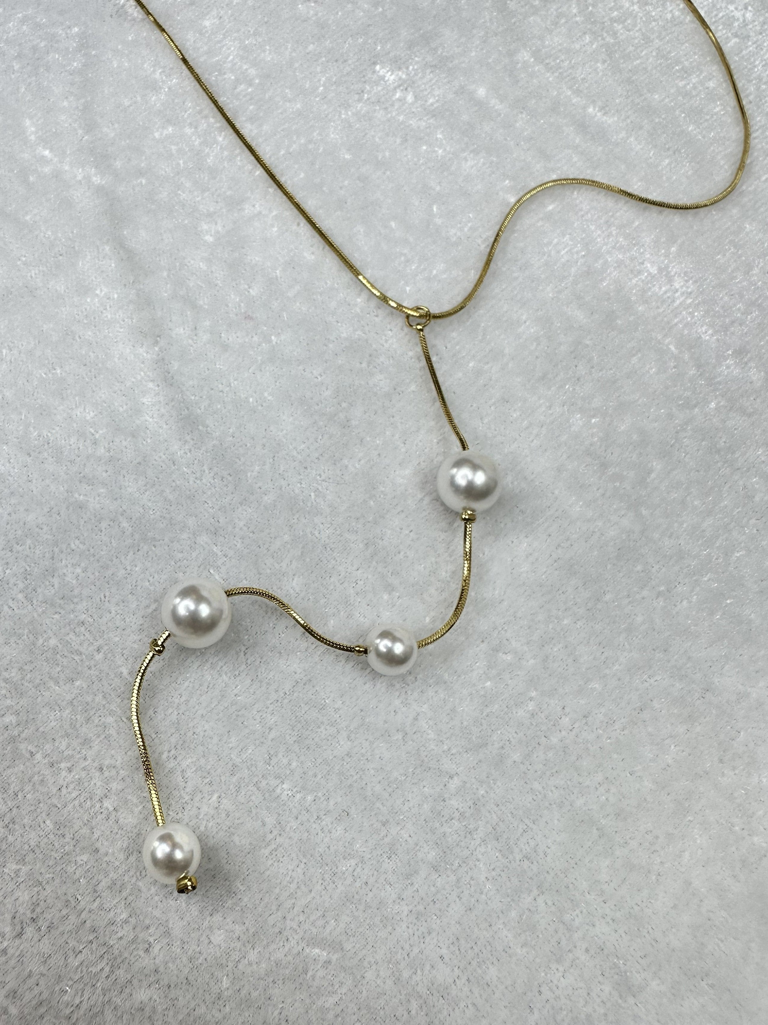 Linear Pearl Necklace